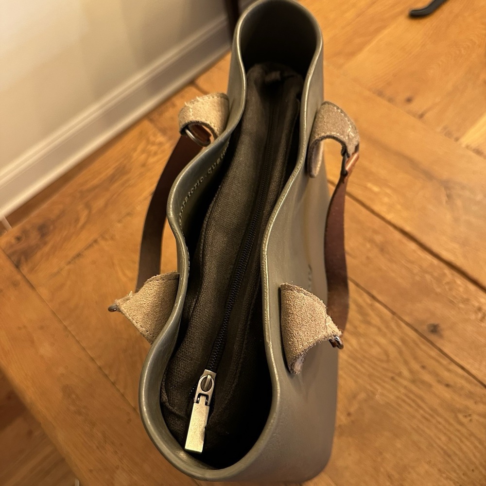 O Bag Olive Green Tote Leather Handles & Black Zippered Inner Lining Two Pockets - Picture 4 of 6